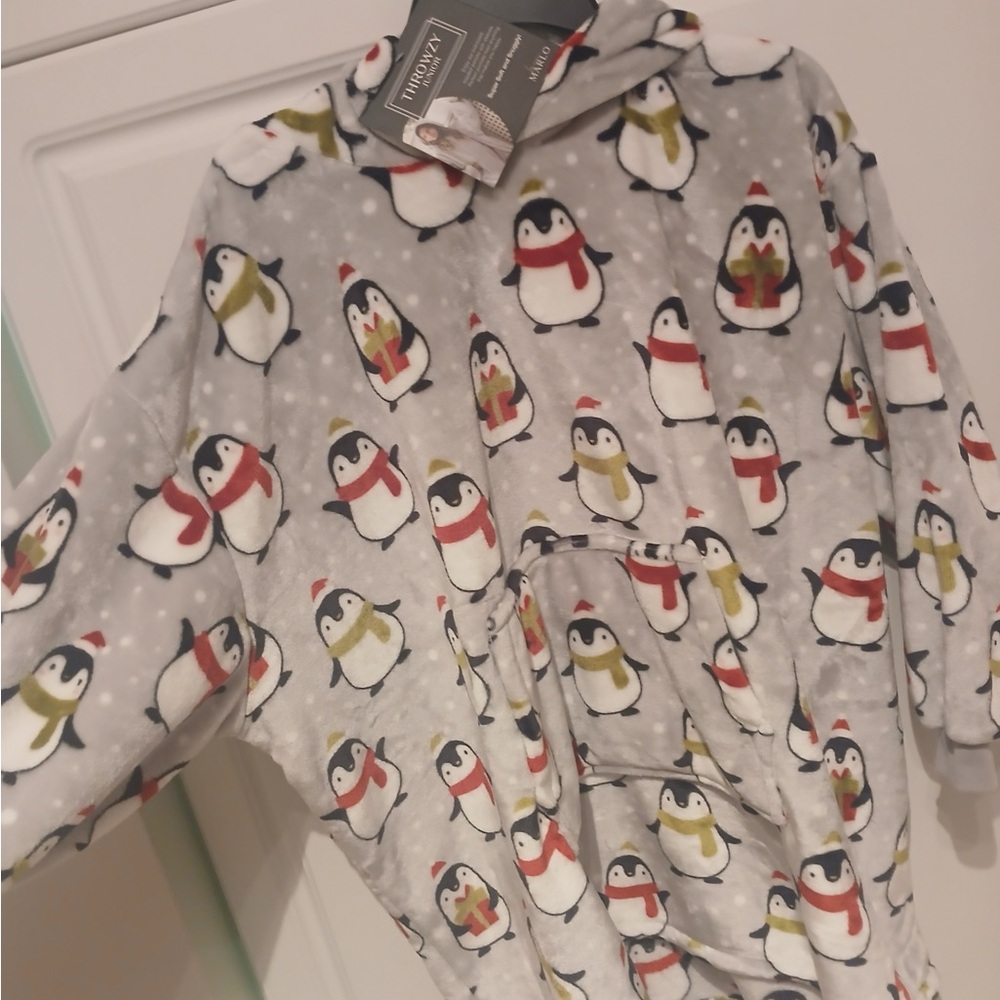 Penguin Print Throwzy